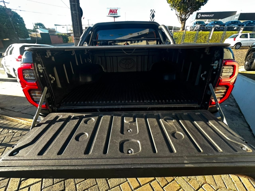 toyota hilux 2.8 d-4d turbo diesel cd srx 4x4 automatico 4p 202316
