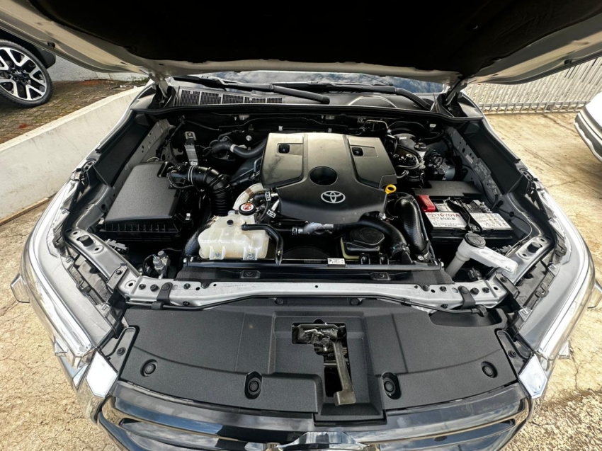 toyota hilux 2.8 d-4d turbo diesel cd srx 4x4 automatico 4p 202210