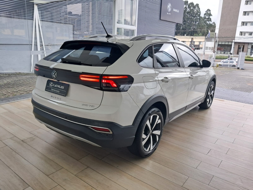 volkswagen nivus 1.0 200 tsi total flex highline automatico 4p 20215