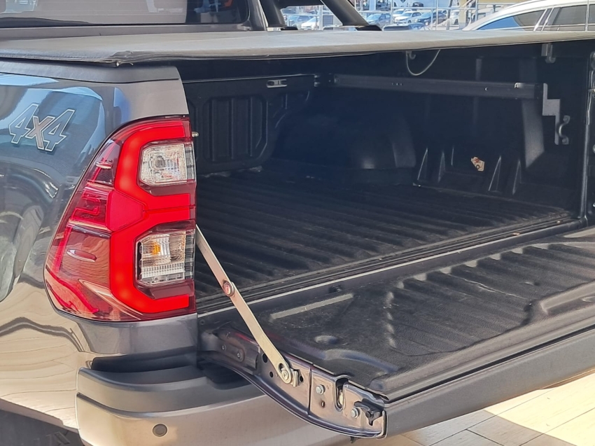 toyota hilux 2.8 d-4d turbo diesel cd conquest 4x4 automatico 4p 202316