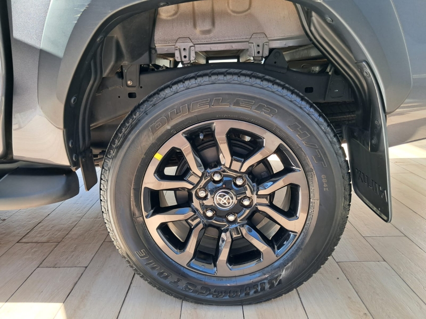 toyota hilux 2.8 d-4d turbo diesel cd conquest 4x4 automatico 4p 202315