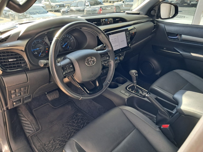 toyota hilux 2.8 d-4d turbo diesel cd conquest 4x4 automatico 4p 202320