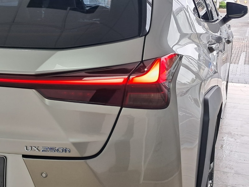 lexus ux 250h 2.0 vvt-i hybrid luxury cvt hibrido 4p automatico 202124