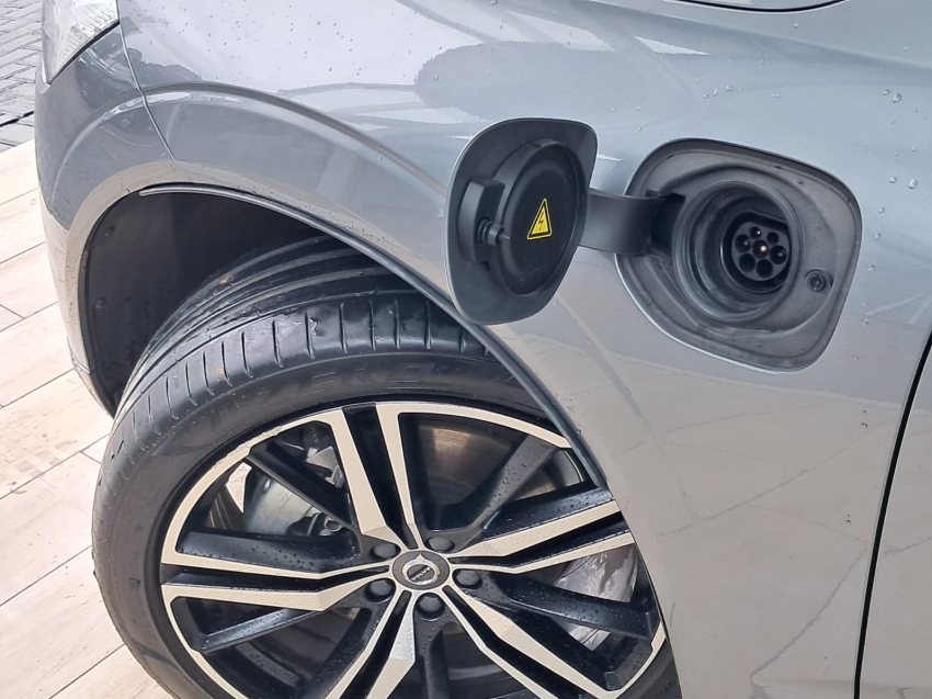 volvo xc60 2.0 t8 hybrid r-design awd geartronic hibrido 4p automatico 202030