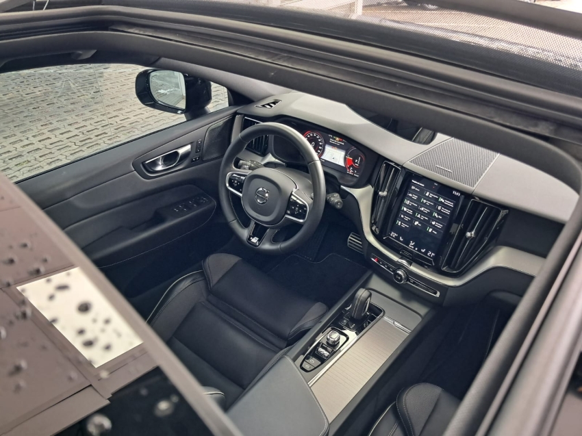 volvo xc60 2.0 t8 hybrid r-design awd geartronic hibrido 4p automatico 202028