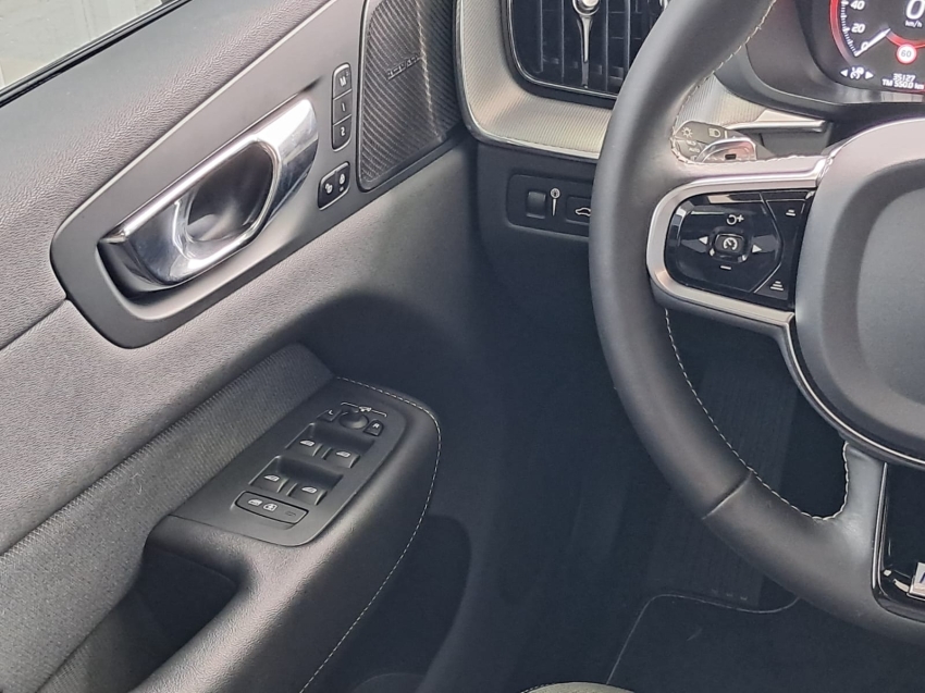 volvo xc60 2.0 t8 hybrid r-design awd geartronic hibrido 4p automatico 202024