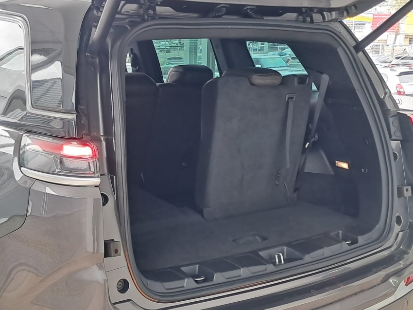 jeep commander 1.3 t270 turbo flex overland at6 4p semiautomatico 202210
