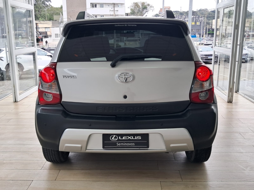 toyota etios cross 1.5 16v flex 4p automatico 20184