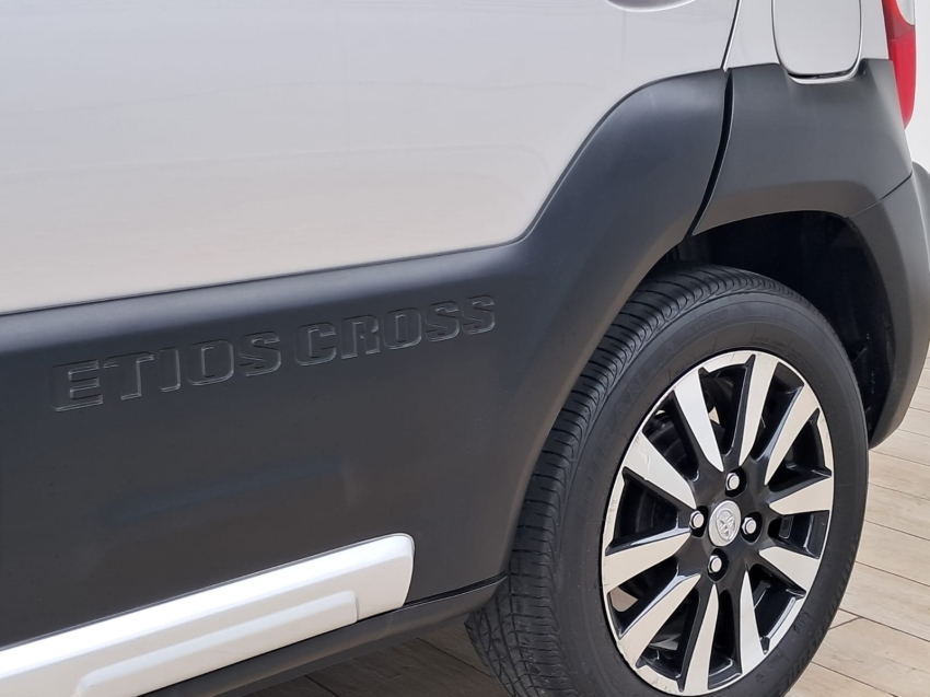 toyota etios cross 1.5 16v flex 4p automatico 201817