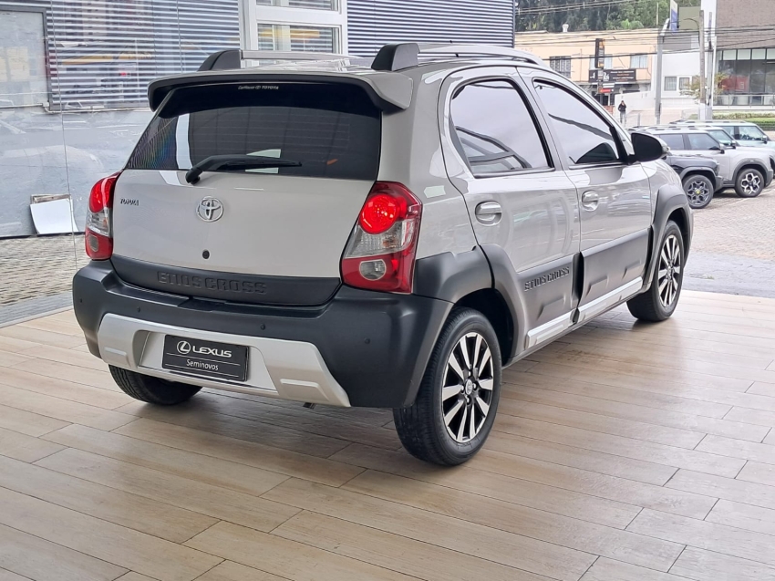 toyota etios cross 1.5 16v flex 4p automatico 20185