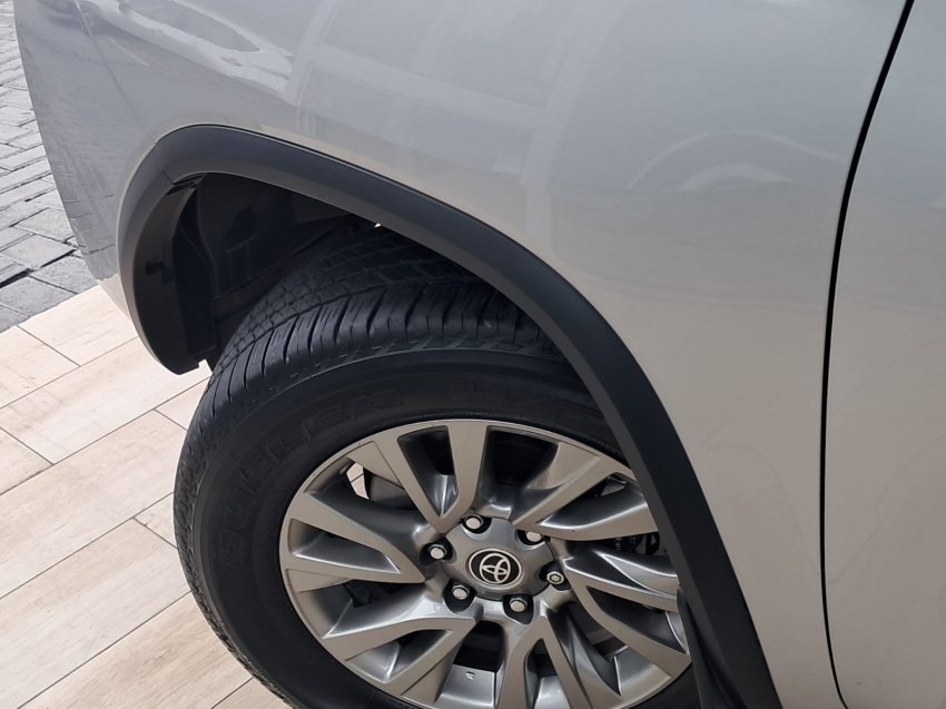 toyota hilux sw4 2.8 d-4d turbo diesel srx 7l 4x4 automatico 4p 202425