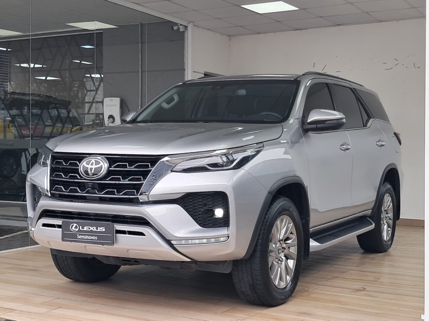 toyota hilux sw4 2.8 d-4d turbo diesel srx 7l 4x4 automatico 4p 20242