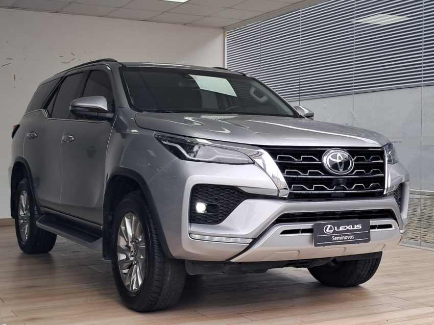toyota hilux sw4 2.8 d-4d turbo diesel srx 7l 4x4 automatico 4p 202424