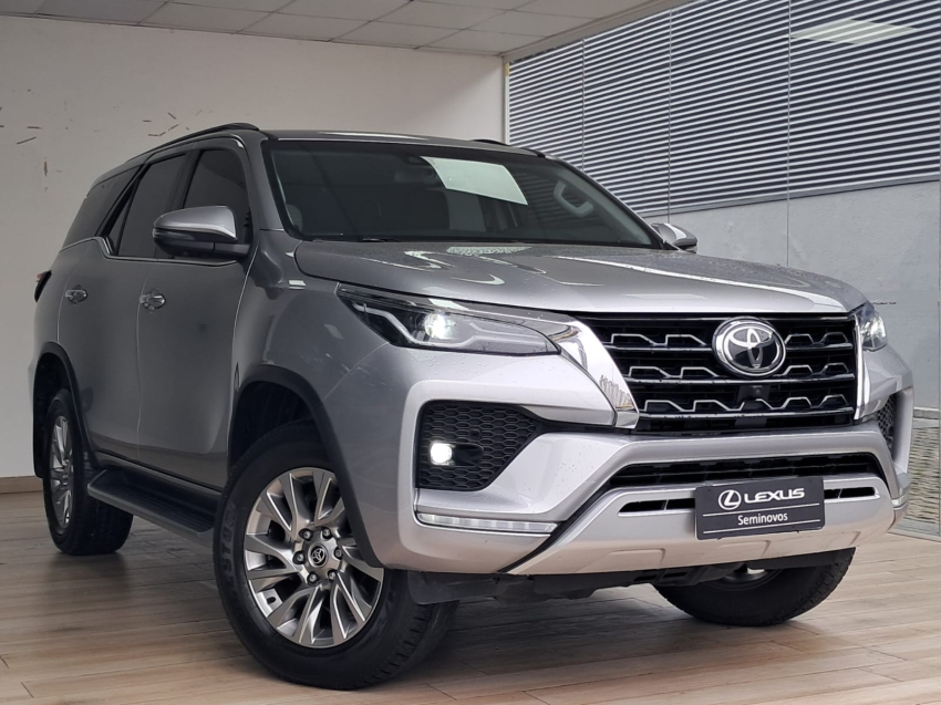 toyota hilux sw4 2.8 d-4d turbo diesel srx 7l 4x4 automatico 4p 20240