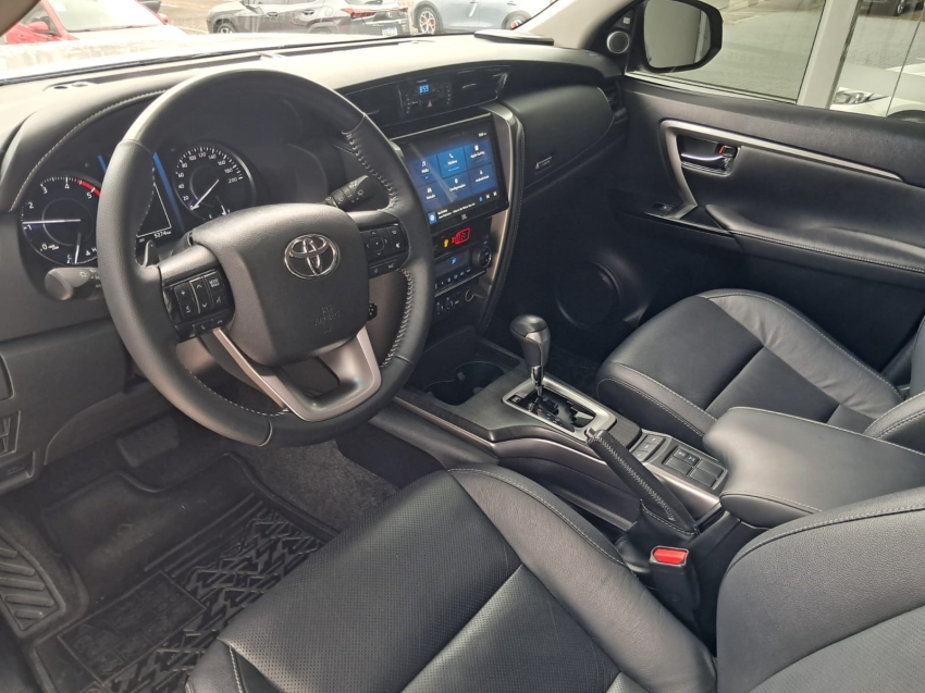 toyota hilux sw4 2.8 d-4d turbo diesel srx 7l 4x4 automatico 4p 202421