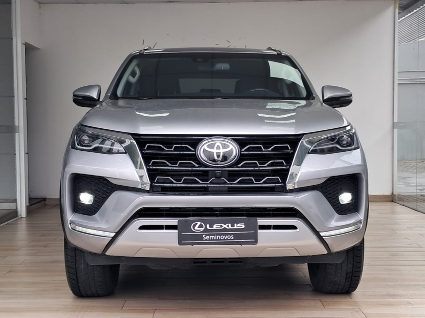 toyota hilux sw4 2.8 d-4d turbo diesel srx 7l 4x4 automatico 4p 20241