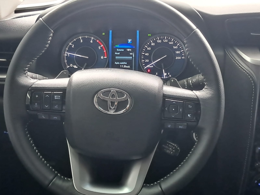 toyota hilux sw4 2.8 d-4d turbo diesel srx 7l 4x4 automatico 4p 202413