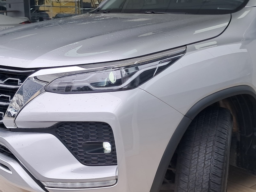 toyota hilux sw4 2.8 d-4d turbo diesel srx 7l 4x4 automatico 4p 202426