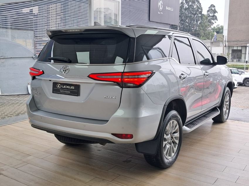 toyota hilux sw4 2.8 d-4d turbo diesel srx 7l 4x4 automatico 4p 20245