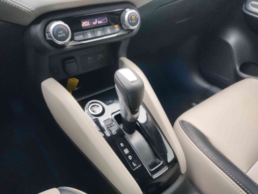 nissan versa 1.6 16v flex exclusive xtronic 4p automatico 2025