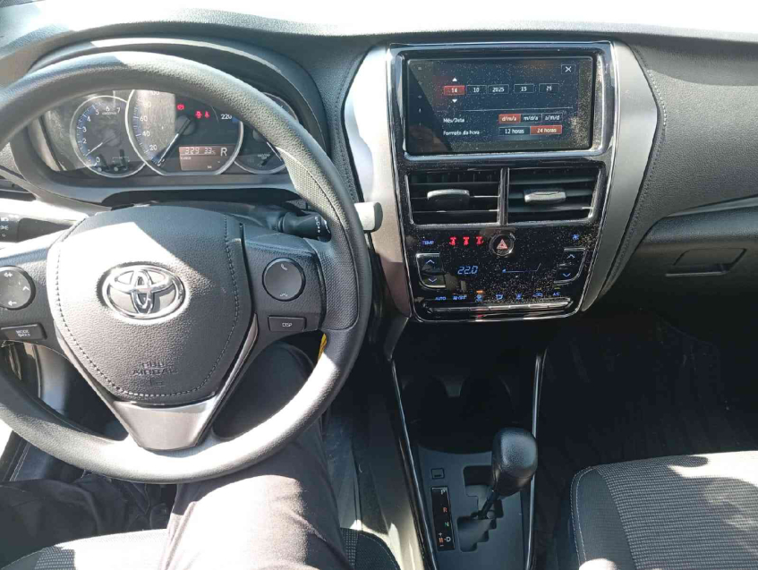 toyota yaris 1.5 16v flex xl multidrive 4p automatico 2025