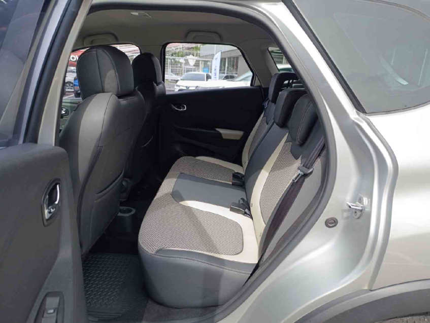 captur intense 2.0 16v at  flex 2017/1811