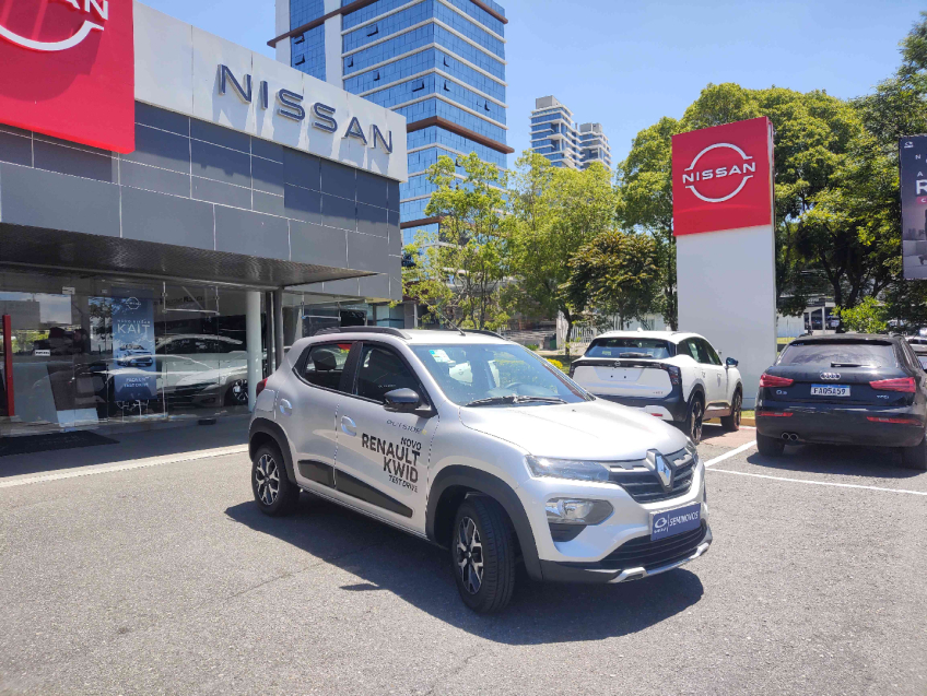 kwid outsider 1.0 flex manual 2024/25