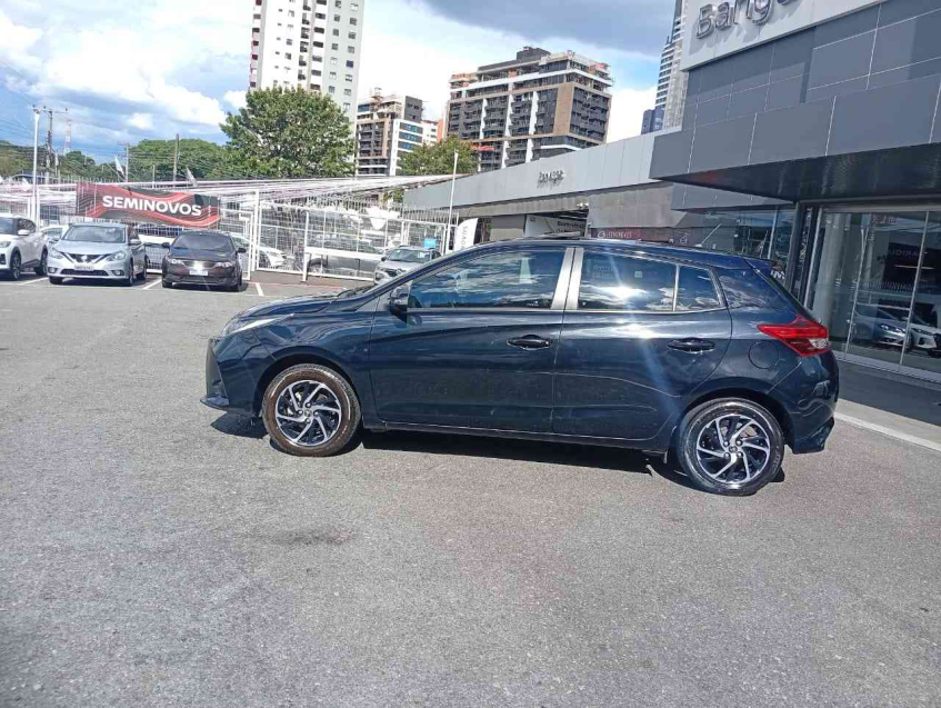 yaris hatch xls 1.5 cvt  flex automatico 2022/233