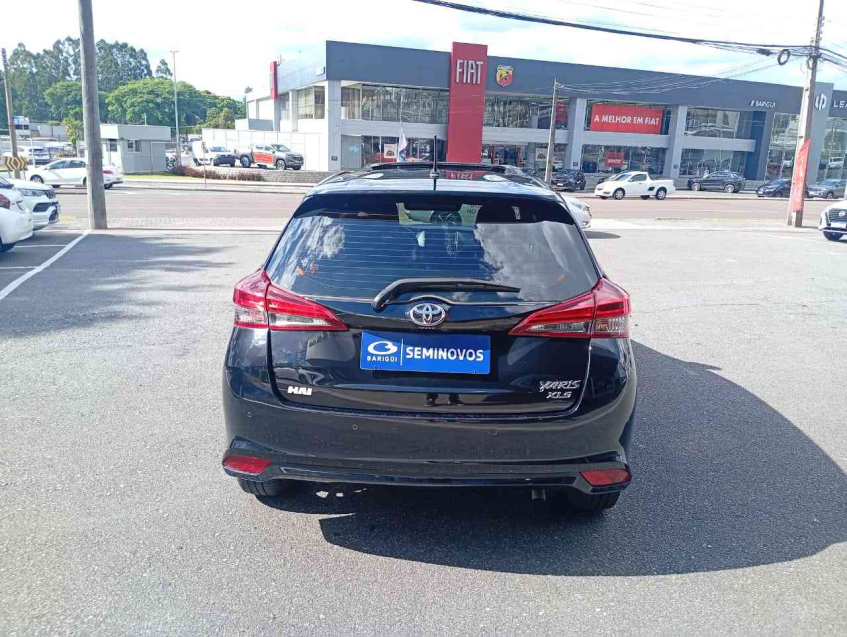 yaris hatch xls 1.5 cvt  flex automatico 2022/235