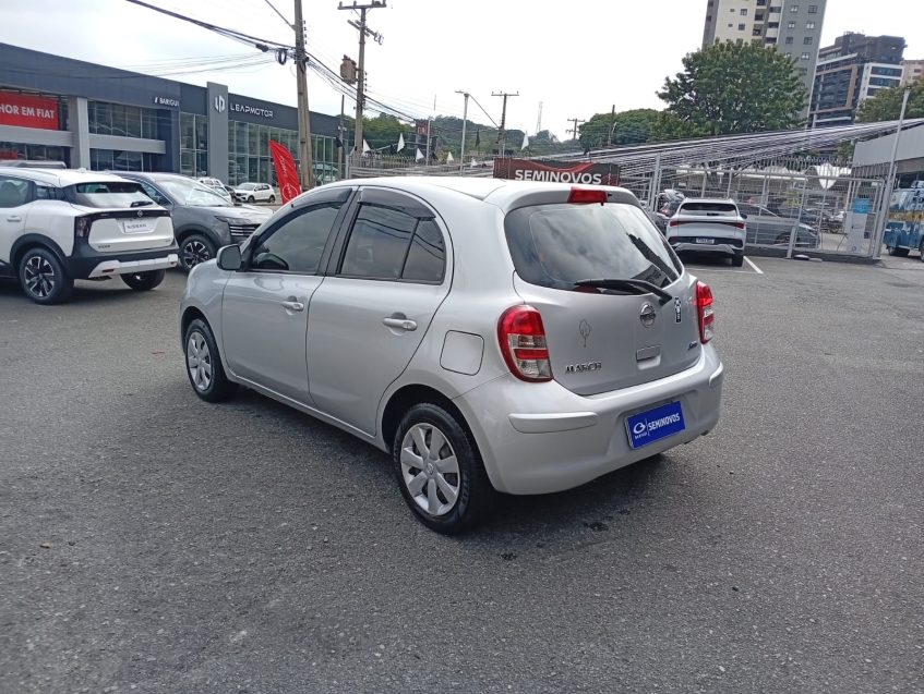 nissan march s 1.0 - completo4