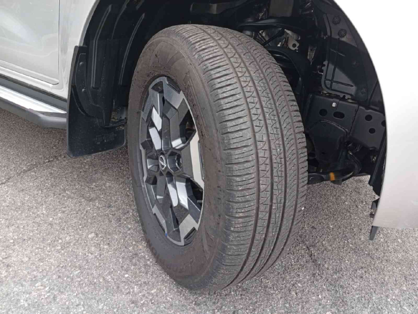 nissan frontier 2.3 16v turbo diesel platinum cd 4x4 automatico 4p 202518