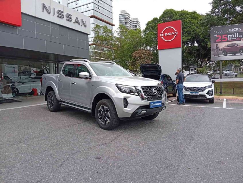 nissan frontier 2.3 16v turbo diesel platinum cd 4x4 automatico 4p 2025