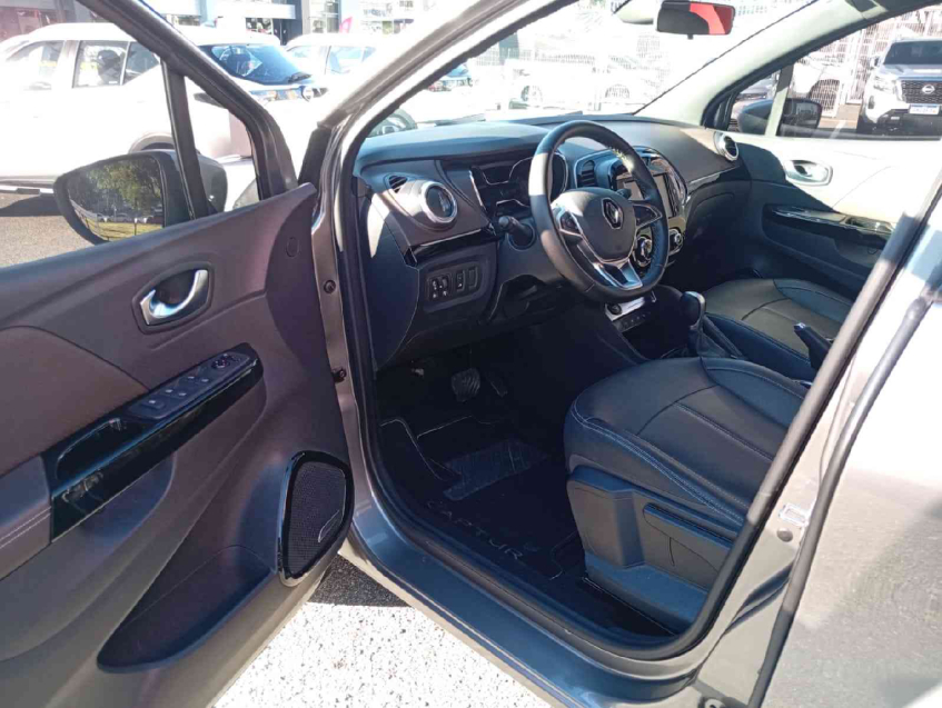 captur iconic 1.3 turbo cvt  flex automatico 2021/229