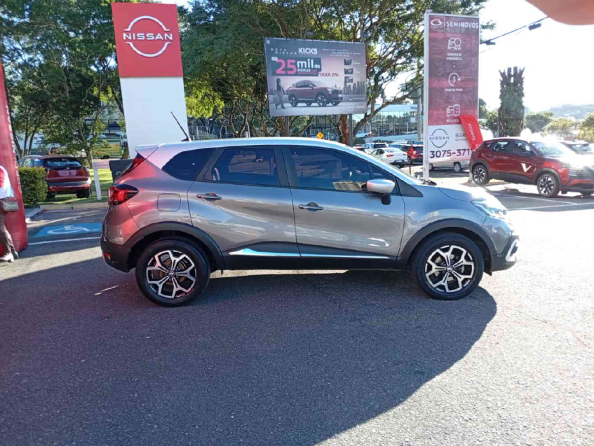 captur iconic 1.3 turbo cvt  flex automatico 2021/227