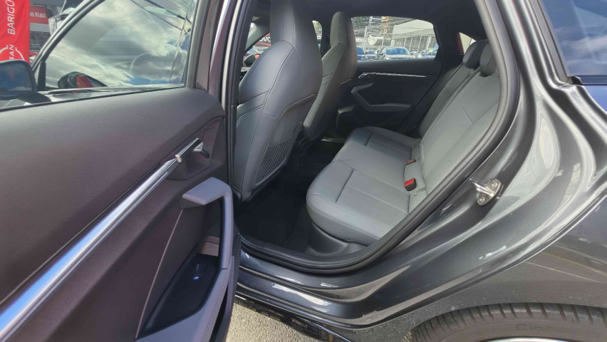 a3 sedan performance black 2.0 16v tb mhev s troni  2023/2413