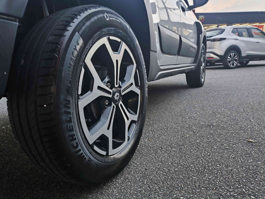 iconic 1.3 16v tce cvt x-tronic  flex automatico 2023/2418