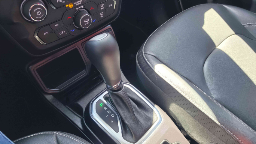 renegade sport altitude 1.3 t270 gse turbo at6  2023/2416