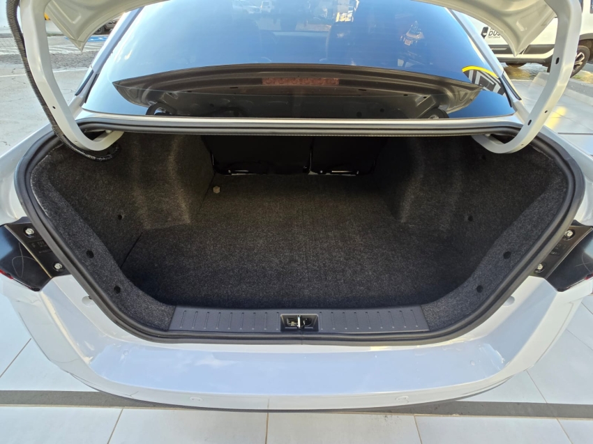 nissan versa 1.6 16v flex exclusive xtronic 4p automatico 2025