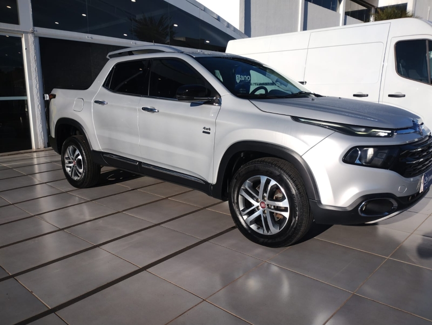 fiat toro 2.0 16v turbo diesel volcano 4wd at9 4p automatico 2017