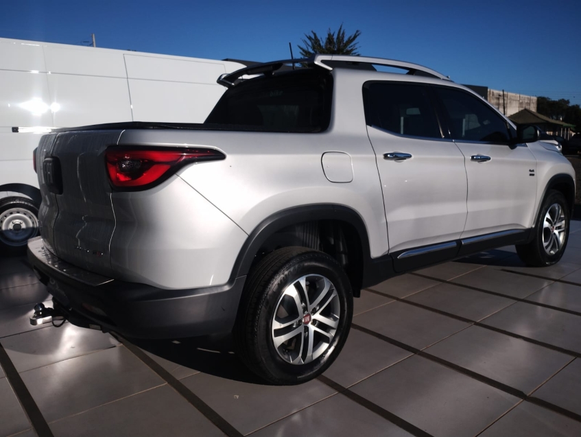 fiat toro 2.0 16v turbo diesel volcano 4wd at9 4p automatico 2017