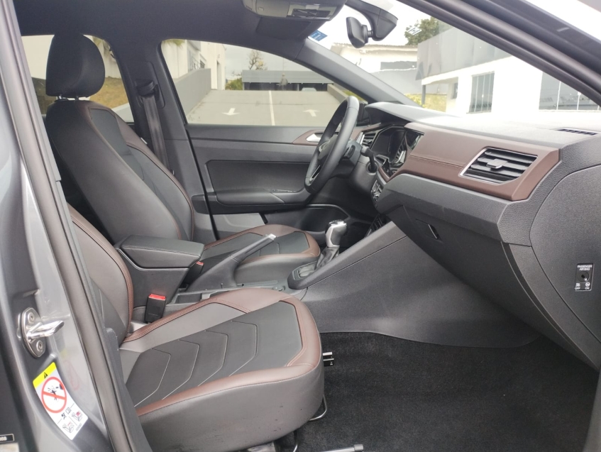 volkswagen virtus 1.0 200 tsi highline automatico flex 4p 2025