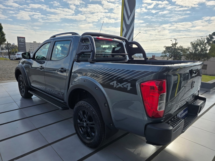 nissan frontier 2.3 16v turbo diesel attack cd 4x4 automatico 4p 2025