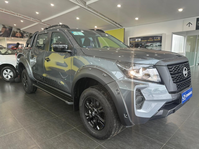 nissan frontier 2.3 16v turbo diesel attack cd 4x4 automatico 4p 2025