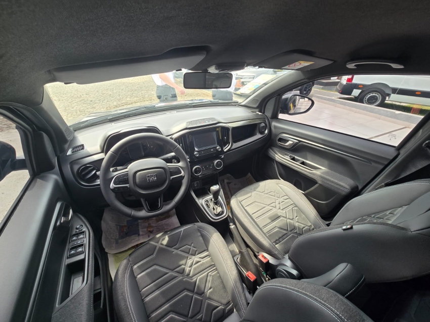 fiat strada 1.3 firefly flex volcano cd cvt 4p automatico 2025