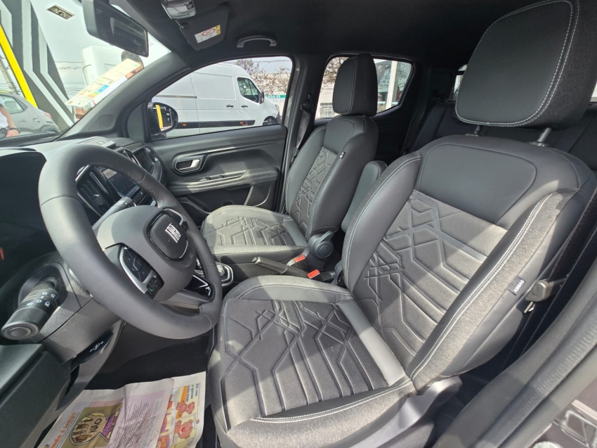 fiat strada 1.3 firefly flex volcano cd cvt 4p automatico 2025