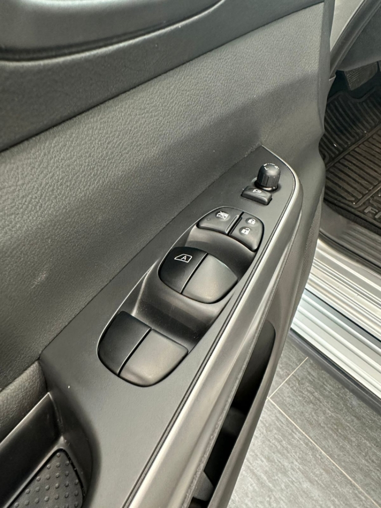 nissan frontier 2.3 16v turbo diesel platinum cd 4x4 automatico 4p 202516