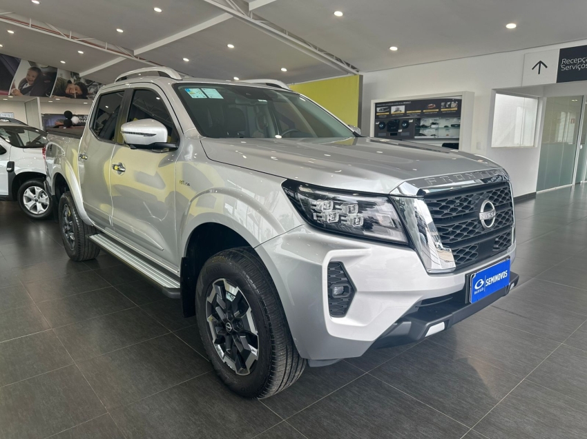 nissan frontier 2.3 16v turbo diesel platinum cd 4x4 automatico 4p 2025