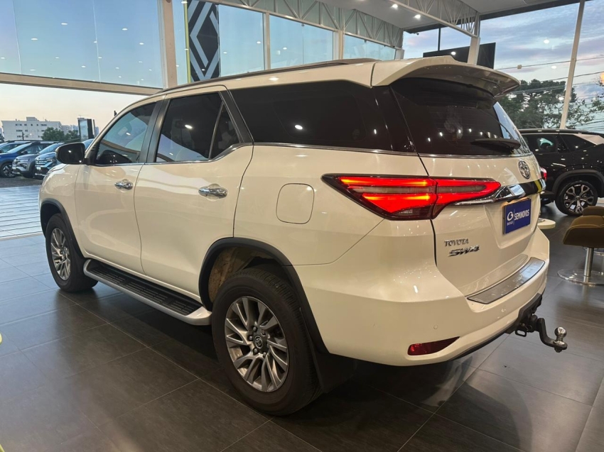 toyota hilux sw4 2.8 d-4d turbo diesel srx 7l 4x4 automatico 4p 20213