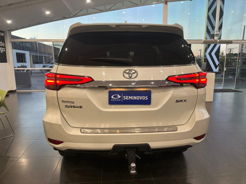 toyota hilux sw4 2.8 d-4d turbo diesel srx 7l 4x4 automatico 4p 20214