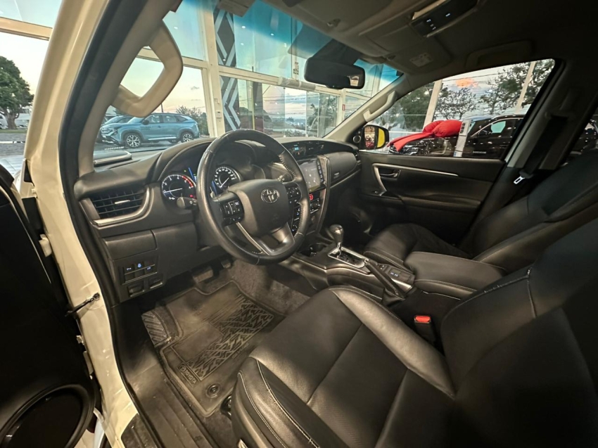 toyota hilux sw4 2.8 d-4d turbo diesel srx 7l 4x4 automatico 4p 20218